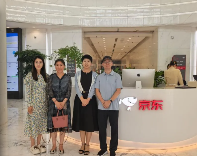 逐梦四方：哈尔滨信息工程学院“一校四地”就业服务站赋能学子高质量就业